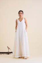 Load image into Gallery viewer, Arzeo Sleeless Flared Dress