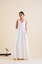 Load image into Gallery viewer, Arzeo Sleeless Flared Dress