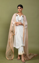 Load image into Gallery viewer, Noor V-neck emb kurta Set