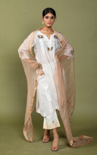 Load image into Gallery viewer, Noor V-neck emb kurta Set