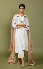 Load image into Gallery viewer, Noor V-neck emb kurta Set