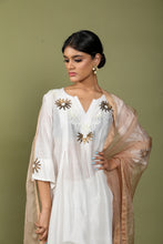 Load image into Gallery viewer, Noor V-neck emb kurta Set