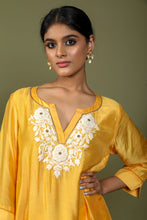 Load image into Gallery viewer, Wrap Kurta Set with mirror work