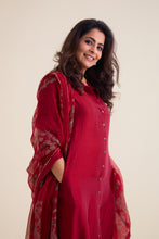 Load image into Gallery viewer, Roza Kurta Set With Dupatta