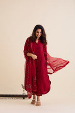 Load image into Gallery viewer, Roza Kurta Set With Dupatta