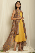 Load image into Gallery viewer, Auro Cape