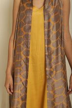 Load image into Gallery viewer, Auro Cape