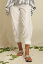 Load image into Gallery viewer, Pleated Pants