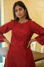 Load image into Gallery viewer, French Knotted Hand Embroidered Chanderi Set