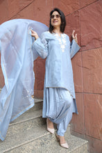 Load image into Gallery viewer, Sia Hand embroidered Co-ord set