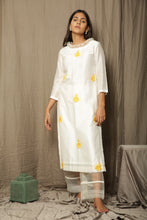 Load image into Gallery viewer, Rabia Hand Embroidered Kurta