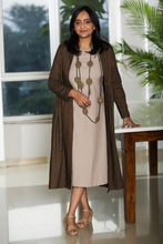 Load image into Gallery viewer, Twill moon show cape