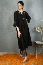 Load image into Gallery viewer, NOOR V-NECK hand embroidered set