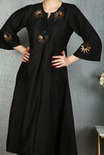 Load image into Gallery viewer, NOOR V-NECK hand embroidered set