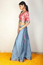 Load image into Gallery viewer, Brocade crop top